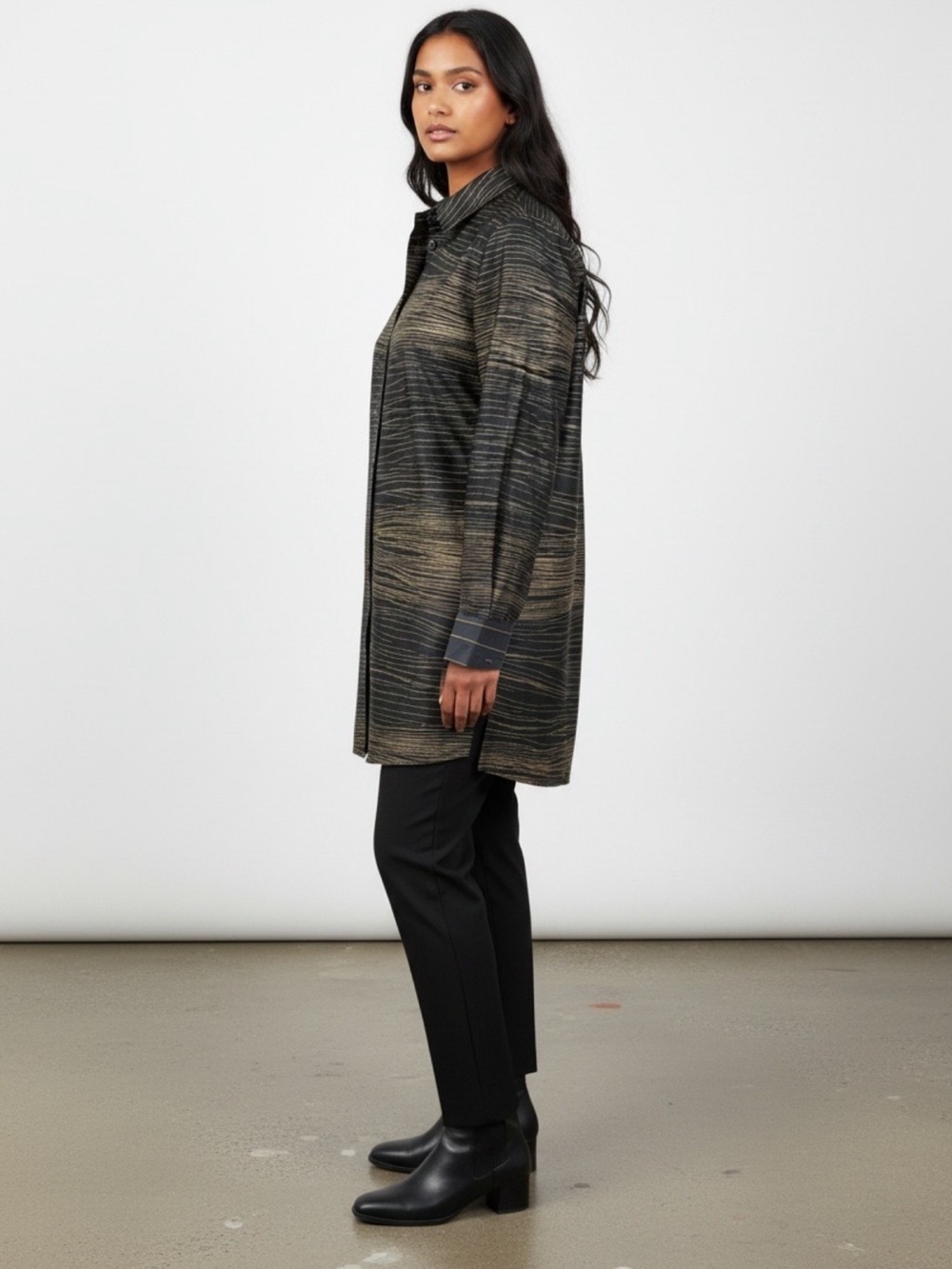 JAEGER Black and Gold Modern Edgy Tunic 
size Medium